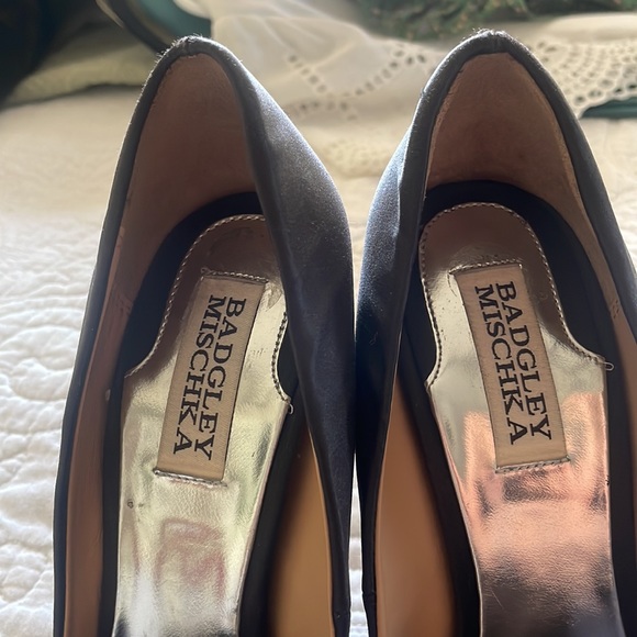 Badgley Mischka brown satin pumps with grosgrain ribbon bow. - Picture 3 of 8